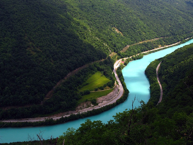 Бирюзовая река Соча, фотография