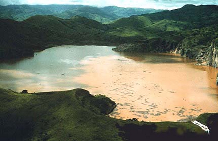 Озеро-убийца Ньос (Ниос) в Камеруне , фотография