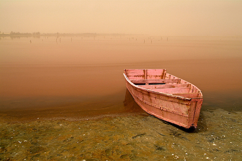Розовое озеро Ретба в Сенегале, фотография