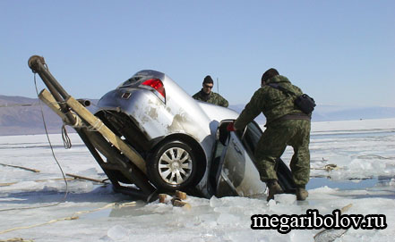 С начала этого зимнего сезона в Новгородской области под лед провалились три машины